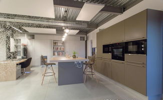 工裝法國植物產品公司開放愉快的空間裝修效果圖